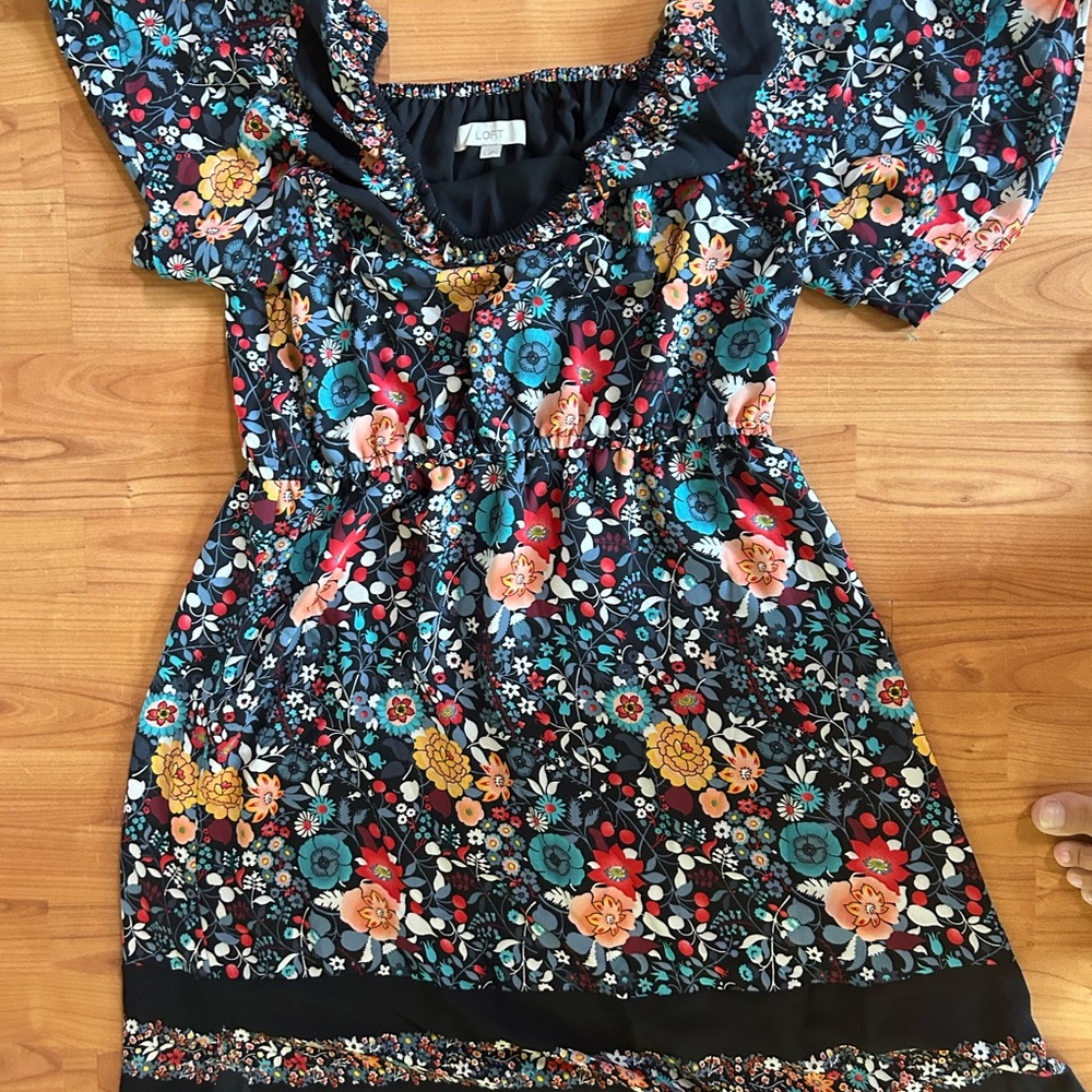 LOFT - Floral Print Dress with Ruffled Short Sleeves - Black Lining - Sz L